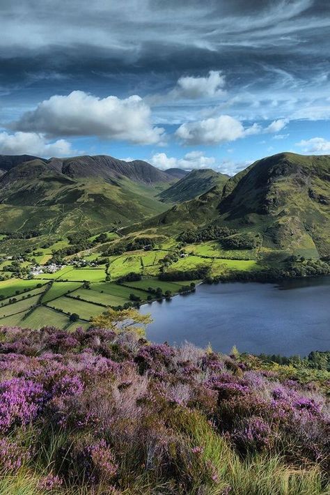 Best English Travel Destinations That Aren’t In London Travel English, Photos Black And White, Lake District England, Green Hills, Landscape Pictures, English Countryside, Cumbria, Lake District, Belle Photo