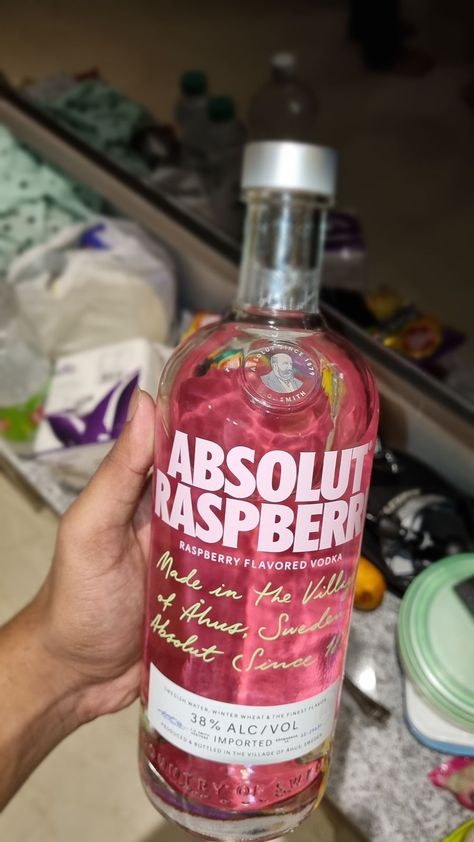 Absolut Vodka Raspberry, Best Friend Dates, Pretty Alcoholic Drinks, Raspberry Vodka, Yummy Alcoholic Drinks, Alcohol Party, Alcohol Aesthetic, Absolut Vodka, Alcohol Bottles