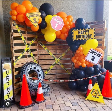 Construction Party Theme Ideas, Construction Birthday Theme Decoration, Construction Backdrop Birthday, Construction Theme Decorations Diy, Construction Photo Backdrop, Construction Theme Table Centerpiece, Construction Theme Birthday Party Table, Construction 1st Birthday Party Decoration, Construction Theme Balloon Decor