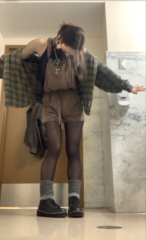 Samcore Outfits, Pale Indie Outfits, Over The Top Outfits Fashion Ideas, 1980s Grunge Outfits, Mossy Outfit Aesthetic, Dark Fits Aesthetic, Goblin Aesthetic Outfits, Anemoiacore Aesthetic Outfits, Neverland Aesthetic Outfits