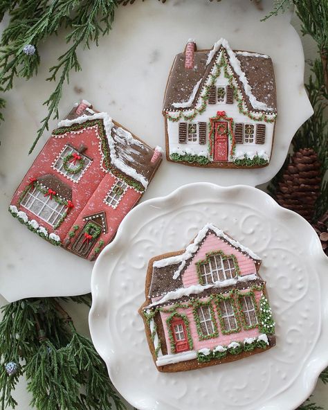 Frosted YYC - Kendra | I love these little gingerbread houses so much! They didn’t last long in our house! | Instagram House Cookies Decorated, Homemade Gingerbread House, Christmas Cookie Cake, Cool Gingerbread Houses, House Cookies, Gingerbread House Designs, Gingerbread Party, Gingerbread House Cookies, Cookie House