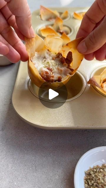 Lasagna Bites, Lasagna Cups, Cheesy Lasagna, Just A Taste, Party Snack Food, Catering Ideas Food, Finger Foods Easy, Appetizers Easy Finger Food, Wonton Wrappers