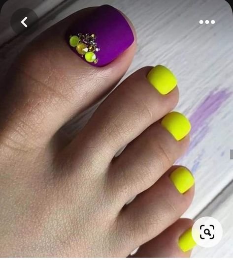 Purple Toe Nails, Purple Toes, Toenail Art, Girls Nail Designs, Art Nail Designs, Pedicure Designs Toenails, Acrylic Toe Nails, Magic Nails, Summer Toe Nails