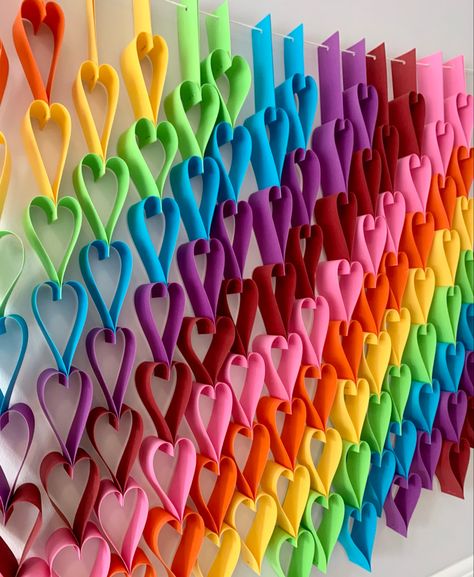 Playroom Simple, Art Classroom Organization, Showers Ideas, Valentine Art Projects, Rainbow Garland, Paper Art Sculpture, Paper Chain, Rainbows Christmas, Rainbow Hearts