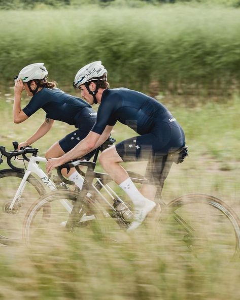 ROBIN | Halftime on the road to Copenhagen. Thanks to @scopecycling the crew is rolling fast and @fellusch is all around with his cam 🫶 .… | Instagram Roadie Aesthetic, Race Bike Cycling, Cycling Couple, Biking Photography, Cyclist Photography, Couple Cycling, Cycling Aesthetic, Triathlon Women, Sporty Lifestyle