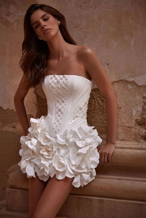 25 Magical Mini Wedding Dresses Couture Short Wedding Dress, Bridal Short Dresses, 2024 Dresses Trends, 2024 Couture Fashion, Wedding Dresses 2024 Bridal Collection, Bridal Dresses 2024, Best Wedding Dresses For Short Brides, Short Couture Dresses, 2024 Bridal Trends