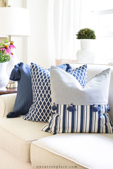 Decorate Ideas, Blue And White Pillows, Easy Decor, Diy Budget, Bantal Sofa, Budget Decorating, Decor Pictures, Cushion Cover Designs, Living Room On A Budget