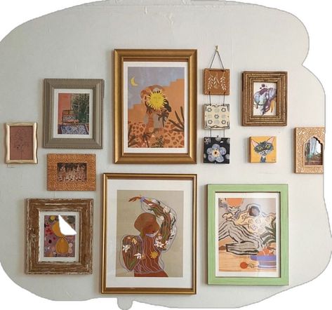 Framed Wall Collage Aesthetic, Vintage Art Gallery Wall Living Room, Gallery Wall College Apartment, Eclectic Gallery Wall Ideas Bedroom, Gallery Wall Aesthetic Bedroom, Artsy Eclectic Decor, Mid Century Apartment Bedroom, Dorm Room Gallery Wall, Bohemian Vintage Decor