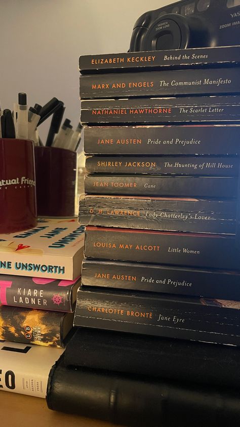 penguin classic books Classic Penguin Books, Penguin Books Aesthetic, Penguin Classics Books, Penguin Classics Aesthetic, Penguin Modern Classics, Reading Motivation, Chaotic Academia, Penguin Classics, Book Stack