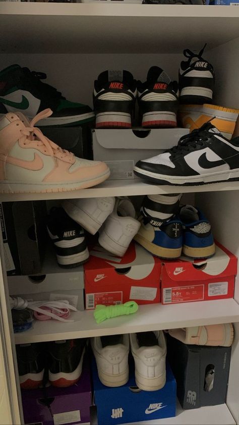 Fake Shoe Collection Snap, Nike Shoes Snap, Sneaker Collection Closet, Sneaker Collection Aesthetic, Shoes Snap, Nike Shoes Photo, Fake Photo Sick, Nike Stock, Hospital Room Snapchat Stories