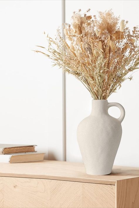 Pampas Flower, Organic Farmhouse, Wedding Dinner Table, Clay Jug, Party Living Room, White Ceramic Vase, Table Party, Farmhouse Pottery, Vintage Modern Style