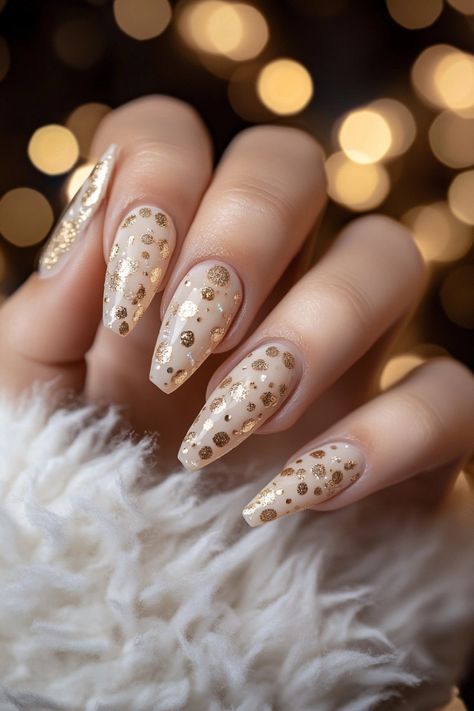 15 Chic Neutral Holiday Nails You’ll Adore Neutral Holiday Nails, Nails Unique, Holiday Looks, Holiday Nails, Over The Top, Festive Season, Festival Season, You Nailed It, Shades