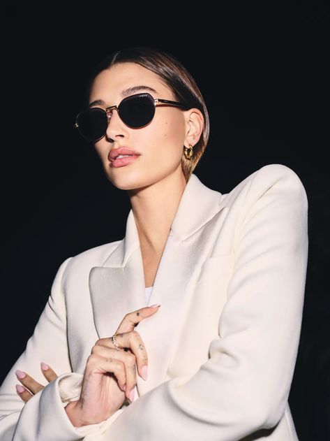 Eyewear Campaign, Hailey Bieber Style, Large Sunglasses, Vogue Sunglasses, Vogue Eyewear, Spring Accessories, Fashion Campaigns, Famous Models, Cool Sunglasses