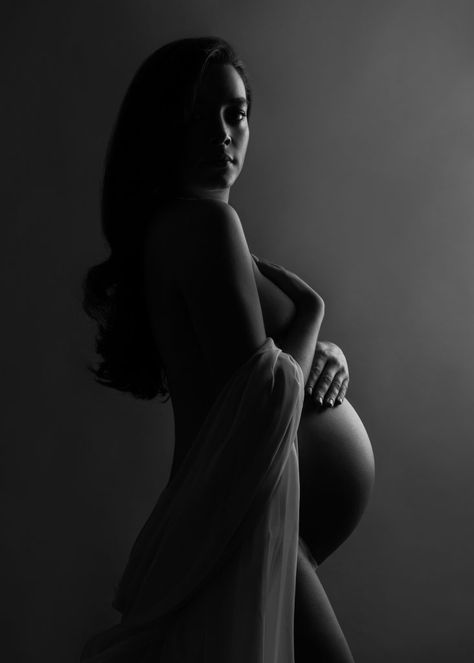 Home Maternity Photography, Studio Maternity Shoot, Maternity Studio Photoshoot, Studio Maternity Photos, Maternity Photography Poses Couple, Maternity Photo Outfits, Maternity Photography Studio, Maternity Photography Poses Pregnancy Pics, Couple Pregnancy Photoshoot