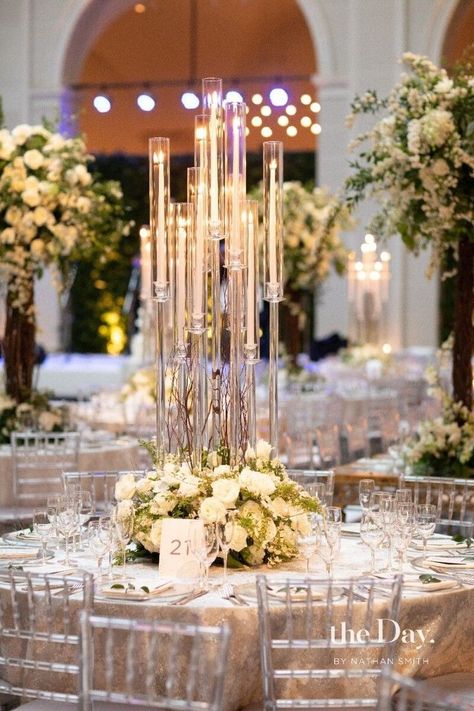 Ice Wedding, Candelabra Wedding Centerpieces, Xv Ideas, Candelabra Wedding, Candelabra Centerpiece, Dream Wedding Decorations, Wedding 2025, White Wedding Flowers, Wedding Florals