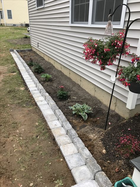 Backyard landscaping. This allows for easy mowing right up to the edge of the flower bed without needing to trim! Made with Rumblestones! Cobblestone Garden Edging, Flower Bed Trim, Woodland Landscaping, Landscaping Beds, Landscaping Driveway, Border Landscaping, Backyard Vineyard, Landscape Bricks, Slope Landscaping