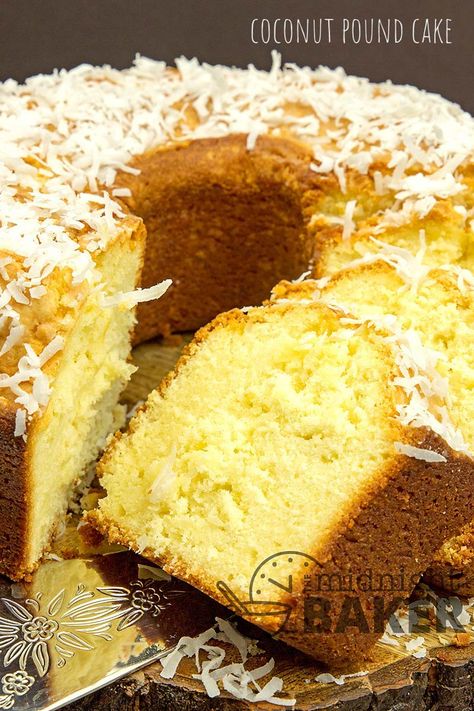 Coconut pound cake Canned Sweet Potato Recipes, Coconut Pound Cake, Amazing Deserts, Easy Pineapple Cake, Caramel Mud Cake, Coconut Poke Cakes, Coconut Cakes, Coconut Pound Cakes, Bundt Pans