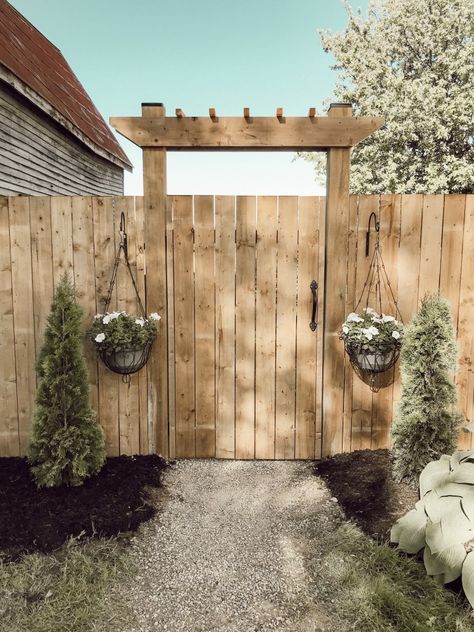 Backyard Gates, Fence Gate Design, Wooden Gate, Backyard Fence, Cheap Backyard, Building Plan, Backyard Inspo, Backyard Fences, Fence Gate