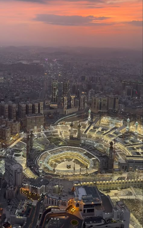 Hajj Aesthetic, Madina Shareef, Mecca Madinah, Aesthetic View, Islamic Countries, Funny Short Video Clips, Islamic Wallpaper Hd, Beautiful Mosques, Best Islamic Images