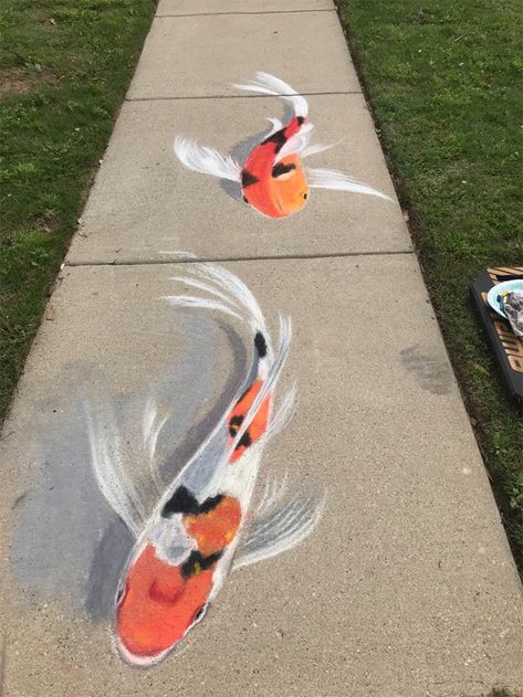 This Mother And Daughter Duo Is Creating Stunning 3D Chalk Art To Make Neighbors Smile (20 Photos) | Bored Panda Chalk Art Professional, Cool Sidewalk Chalk Art Ideas, Sidewalk Art Ideas Street Painting, Sidewalk Chalk Art Competition, Things To Draw With Chalk Outside, Sidewalk Chalk Mural Ideas, Nature Chalk Art, Abstract Chalk Art, Realistic Chalk Art