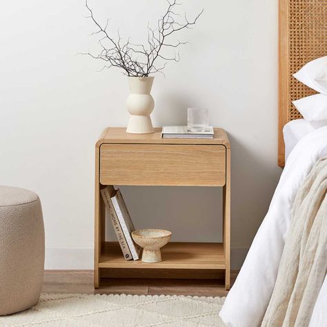 Small Nightstand Ideas Bedside Tables, Modern Bedroom Side Tables, Bedside Table Minimalist, Bed Side Table Decor, Bedroom Side Tables, Wooden Bed Side Table, Bedside Table Size, Classic Bedroom Furniture, Bedside Table Styling