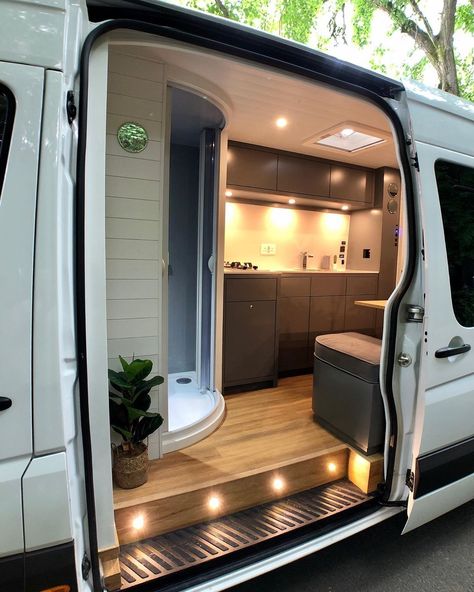 Man transforms old, white van into a high-end home-on-wheels Crafter Van Conversion, Tiny Van Conversion, Van Design Ideas, Omgebouwde Bus, Van Life Ideas, Husbil Makeover, Bil Camping, Kombi Motorhome, Conversion Van