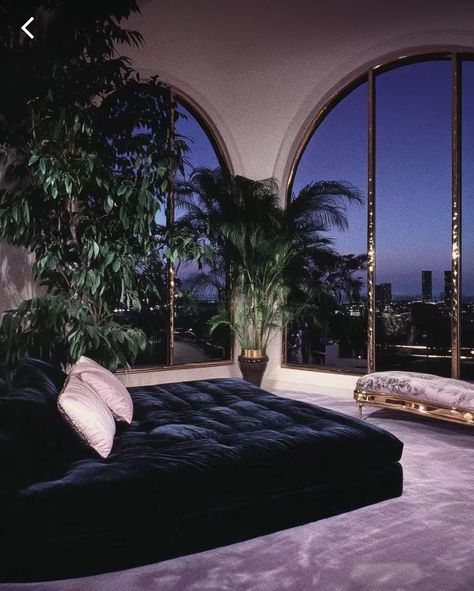 Miami Vice House, Miami Vice Living Room, Miami Vice Bedroom Ideas, 70s Miami Interior, 80s Retro Interior, Miami Vice Bedroom, 1980s Hollywood Aesthetic, 80s Miami Bedroom, 80s Interior Design Living Rooms