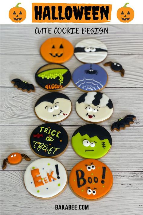 Haloween Decoracion Cookies, Round Halloween Cookies Royal Icing, Halloween Cookie Decoration Ideas, Giant Halloween Cookie, Decorated Pumpkin Cookies Royal Icing, Pumpkin Face Cookies, Halloween Cookie Icing, Round Cookie Decorating Ideas Fall, Simple Halloween Sugar Cookies Decorated