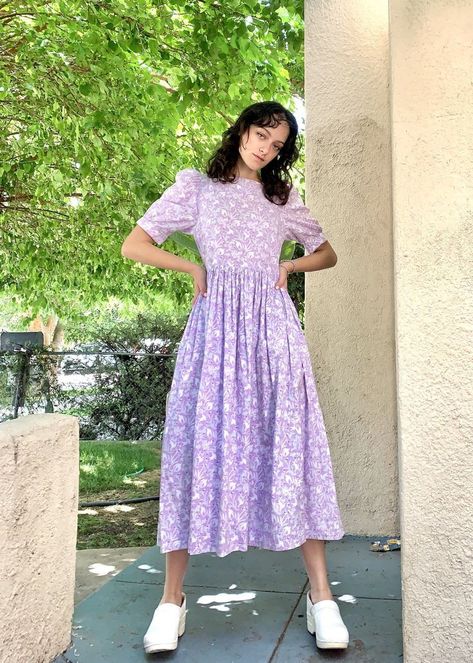 Lavender Dress Outfit, Ethereal Dresses, College Dress, Casual Gowns, Kalamkari Dresses, Ikkat Dresses, Vintage Lavender, Modest Apparel, Maxi Design