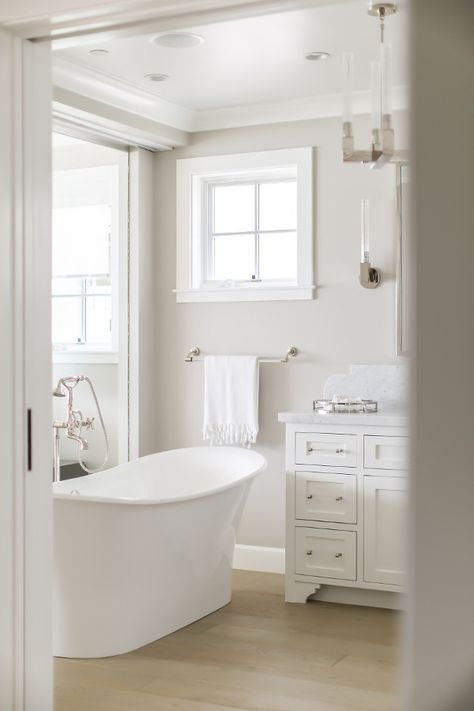 Collonade Gray by Sherwin Williams is the paint color on walls of this glorious and serene bathroom by Melissa Morgan Design. #paintcolors #collonadegray #sherwinwilliams #paintcolors Benjamin Moore Bathroom, Decorators White Benjamin Moore, Best Gray Paint, Benjamin Moore Gray, Farmhouse Paint Colors, Revere Pewter, Bathroom Paint Colors, Paint Colors Benjamin Moore, Benjamin Moore Colors