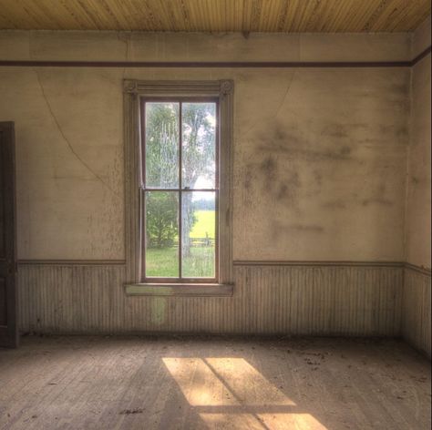 'Old room shared template' created by Julie Cardy McMillan in #neybers Abandoned House Inside, Old House Inside, Abanded Places, Painted Panelling, Abandoned Room, Old House Interior, Tire Swing, Rural America, Old Room