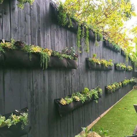 Fence Plant, Fence Planters, Garden Decoration Ideas, Vertical Herb Garden, Aesthetic Garden, Outdoor Paradise, Diy Fence, Cozy Seating, Walled Garden