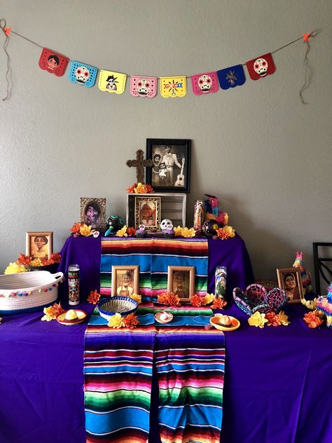 Coco Themed Halloween Party, Home Ofrenda Ideas, Classroom Ofrenda, Offrenda Table Ideas, Offrenda Table Ideas Diy, Small Ofrenda Ideas, Coco Ofrenda, Ofrenda Ideas Diy Small, Ofrenda Ideas