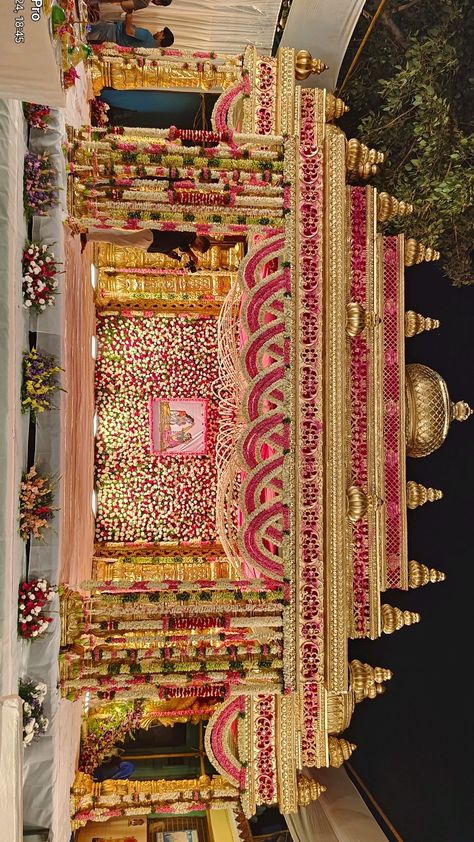 Wedding Mandapam Decoration South Indian, Nalugu Decoration Ideas, Marriage Stage Decoration Weddings, Kalyana Mandapam Decorations, Indian Engagement Decorations, Mandapam Decoration Marriage, Pelli Mandapam Decoration, Mandap Decor Indian, Wedding Mandap Decoration