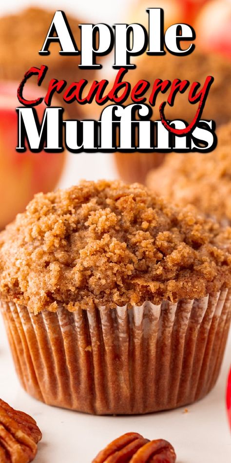 These Apple Cranberry Muffins are bursting with flavor with fall spices to fruit and nuts to the crowning glory of the perfect streusel. Make extra to share them. Apple Cinnamon Muffins Recipe, Apple Muffins Healthy, Apple Muffin Recipes, Apple Cinnamon Muffins, Cranberry Muffins, Muffin Streusel, Cinnamon Muffins, Apple Muffins, Dessert Aux Fruits