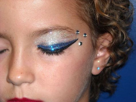 Cheerleader Makeup Ideas, Cheer Makeup Competitive, Cheerleader Makeup, Dance Competition Makeup, Cheer Treats, Cheerleading Makeup, Competition Makeup, Cheer Makeup, Makeup Tumblr