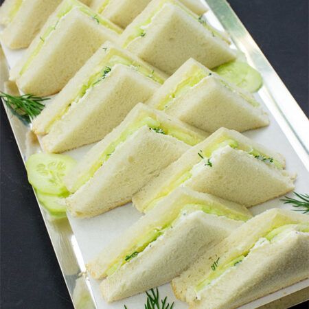 Cucumber Sandwiches With Cream Cheese, Sandwiches With Cream Cheese, Recept Sandwiches, Small Sandwiches, Avocado Sandwich Recipes, Cucumber Sandwiches Recipes, Bagel Sandwiches, Cucumber Tea Sandwiches, Tea Party Sandwiches