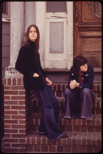 Virginia Shea, Left, and Sharon Cardillo, on Doorstep of House on Neptune Road | Flickr - Photo Sharing! Vintage Fashion 1950s, 60s 70s Fashion, Outfits 70s, Noise Pollution, Seventies Fashion, Fashion 1950s, Wideleg Pants, Corporate Outfits, 1970s Fashion