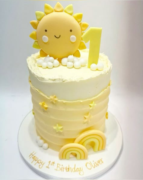 Fondant Sun, Postres Aesthetic, Sunshine Birthday Cakes, Summer First Birthday, Sun Cake, Marshmallow Cake, Sunshine First Birthday, Sunshine Birthday Parties, Sunshine Cake