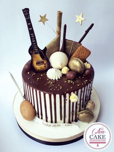 Music Drip-Cake - http://cakesdecor.com/cakes/314391-music-drip-cake Music Drip Cake, Guitar Theme Cake, Music Birthday Cakes, Guitar Birthday Cakes, Bolo Musical, Guitar Birthday, Music Themed Cakes, Music Cakes, Music Cake