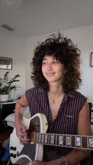 Towa Bird on Instagram: "@codextheguitarist #gagcity" Towa Bird Hair, Towa Bird Aesthetic, Towa Bird Wallpaper, Towa Bird, Masc Women, Beautiful Brown Eyes, Hairdos For Curly Hair, Women In Music, January 9