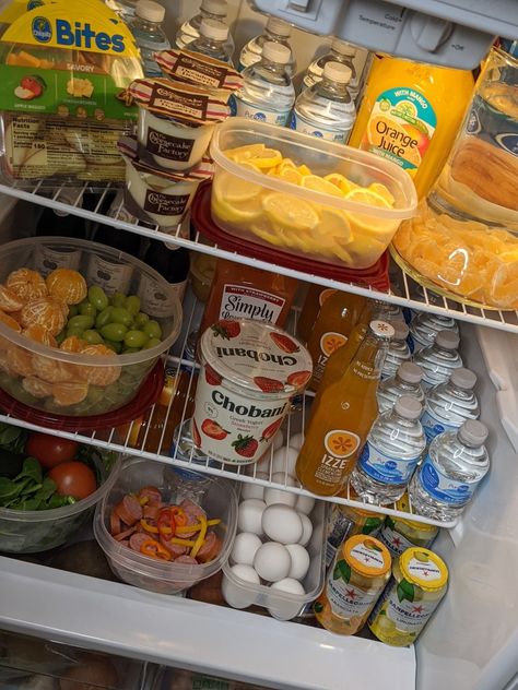 Food In The Refrigerator, Food To Have In Fridge, What’s In My Fridge, What's In My Fridge, Full Refrigerator Food, Full Fridge Aesthetic, Healthy Fridge Aesthetic, Refrigerator Meals, Inside Of Fridge