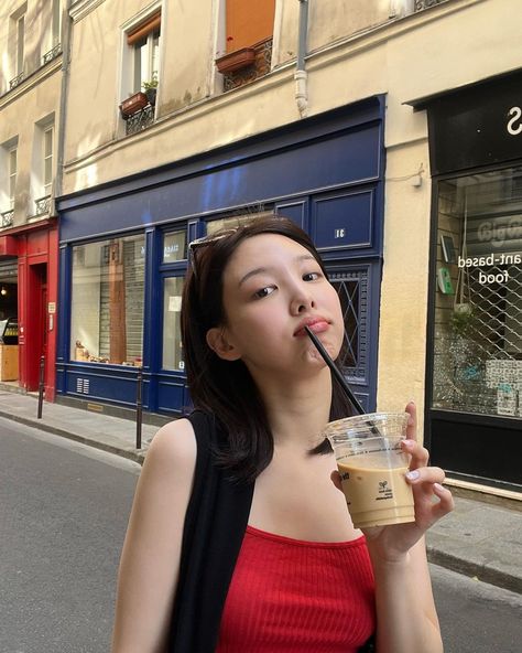 Sana Momo, Red Icons:), Im Nayeon, Nayeon Twice, Ig Post, Jennie Lisa, A Drink, What Is Love, Cute Icons