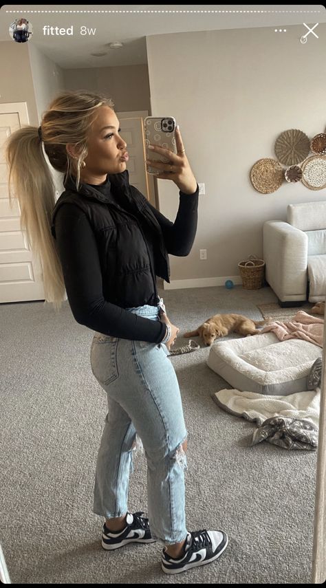 Chilly Days Outfit, Find My Outfit Aesthetic, Outfit Ideas For 25 Year Old Women, Low Key Outfits Casual, November Club Outfit, Winter Comfy Outfits 2024, Trendy Black Jeans Outfit, Cute Casual Bar Outfits Winter, Teal Vest Outfit