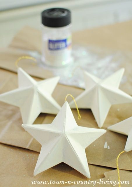 DIY Paper Mache Stars Paper Mache Stars, Paper Mache Star, Paper Mache Ornaments Diy, Paper Mache Christmas Ornaments, Paper Mache Pinata, Paper Mache Ornaments, Paper Ornaments Diy, Diy Paper Mache, Display Ornaments