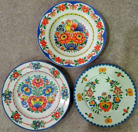 Hand-painted Czechoslovakian plates which belonged to by Grandparents.  If anyone can give me any information about this traditional folk art-significance, meaning, please comment. I am very proud of my Czech heritage and would love to learn more.  My Grandparents were from the Moravian region of Czech Republic. Czech Tattoo, Folk Design, Folk Festival, Easter Traditions, Art Populaire, Bohemian Design, Traditional Paintings, Pottery Painting, Slovakia