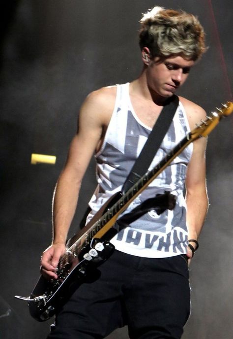 Niall Horan One Direction Frat Boy Niall, Niall Horan 2013, Niall Horan Baby, One Direction Niall, Niall And Harry, One Direction Photos, Irish Princess, Irish Boys, Frat Boy