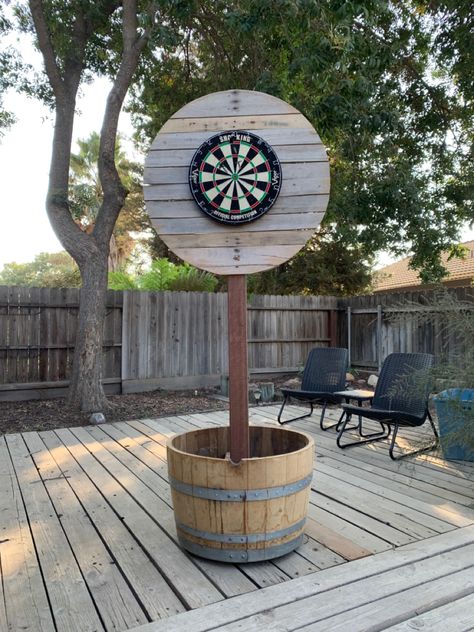 Wedding Dart Board, Outdoor Dart Board Stand, Diy Outdoor Dart Board, Outdoor Bar Games, Outside Dart Board Ideas, Outdoor Dart Board Ideas, Ring Toss Wedding, Darts Outdoor, Outdoor Darts