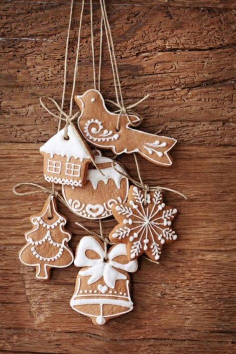 Gingerbread Christmas Ornaments, Glazed Cookies, Jul Mad, Jul Diy, Cookie Decoration, Gingerbread Ornaments, Homemade Ornaments, Gingerbread Christmas, Navidad Diy