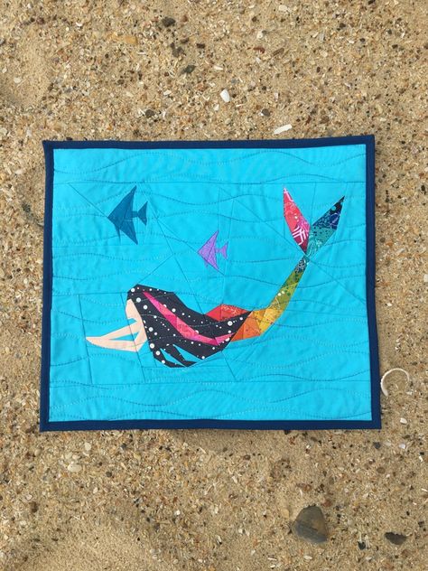 She's a Fish Mini Quilt from Quarter Inch of Quirk - GnomeAngel Mermaid Quilt, Ocean Quilt, Fish Quilt, Mini Quilt Patterns, Foundation Paper Piecing Patterns, The Kraken, Sewing Projects For Kids, Paper Piecing Quilts, Paper Piecing Patterns